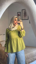 بلوزة الكيوي ذات الثنيات