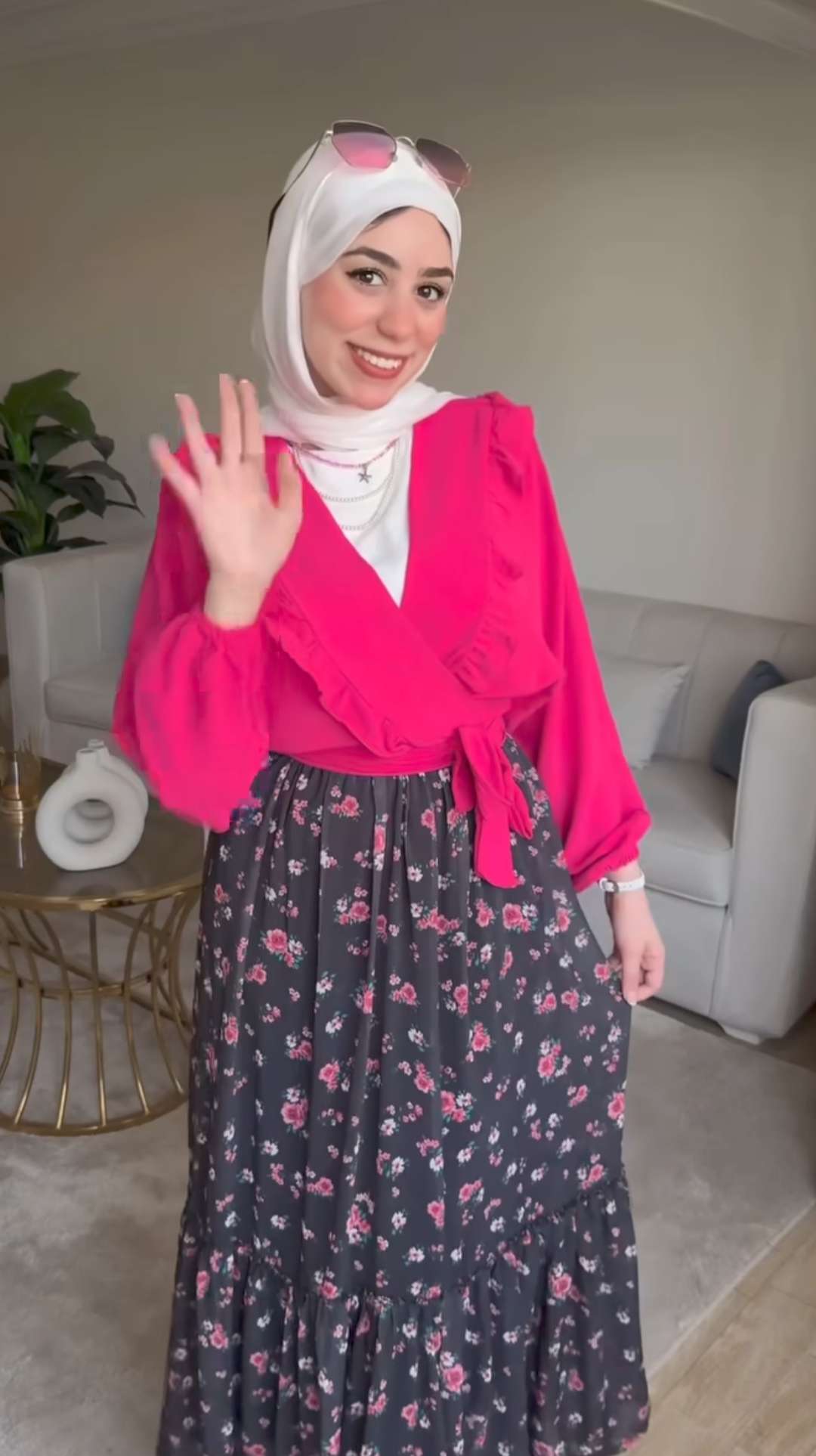 تنورة زهور الفوشيا