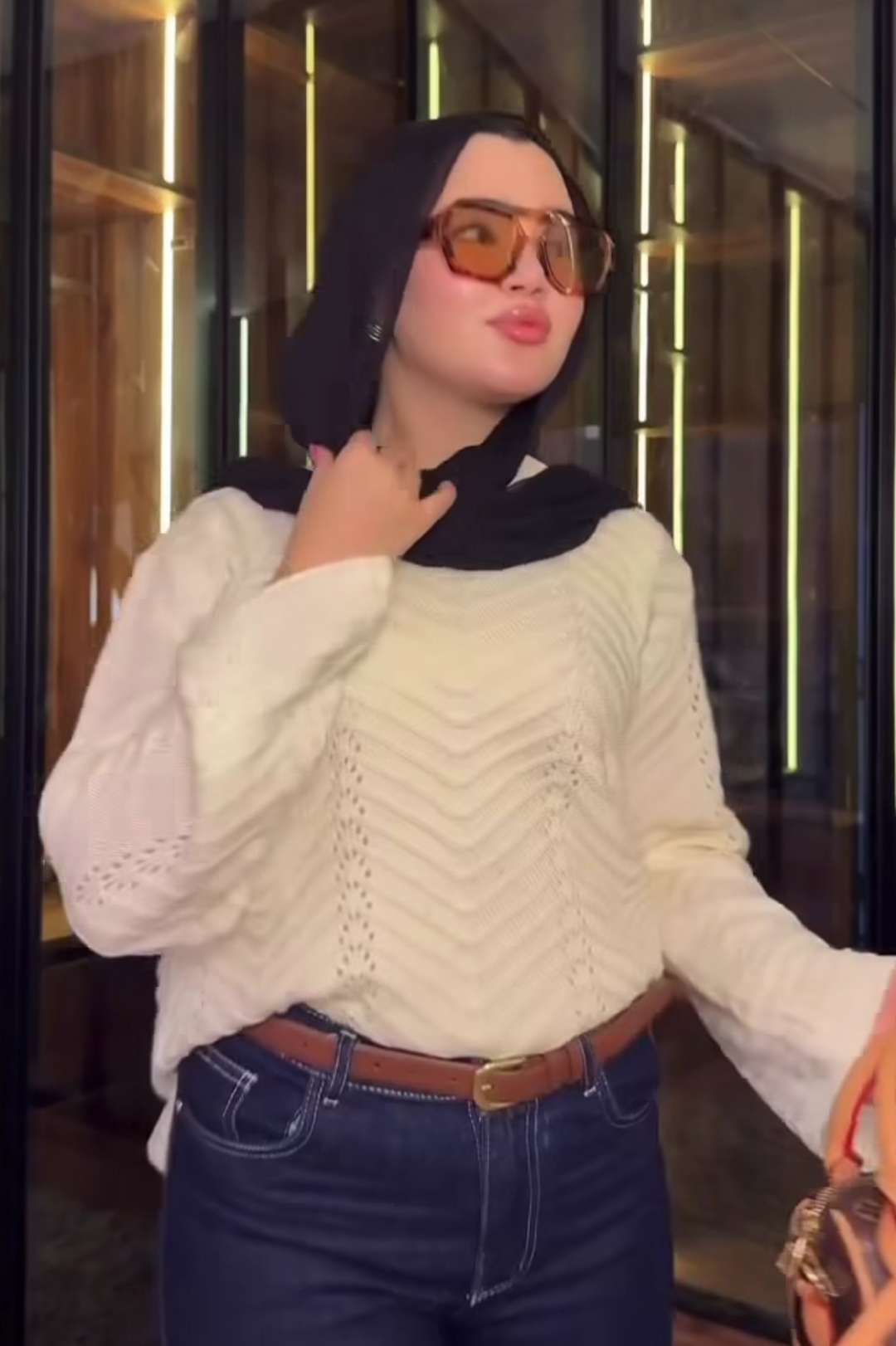 سويتر صوف أوف وايت بسلسلة