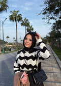 بلوفر بسلسلة مخطط باللون الأسود