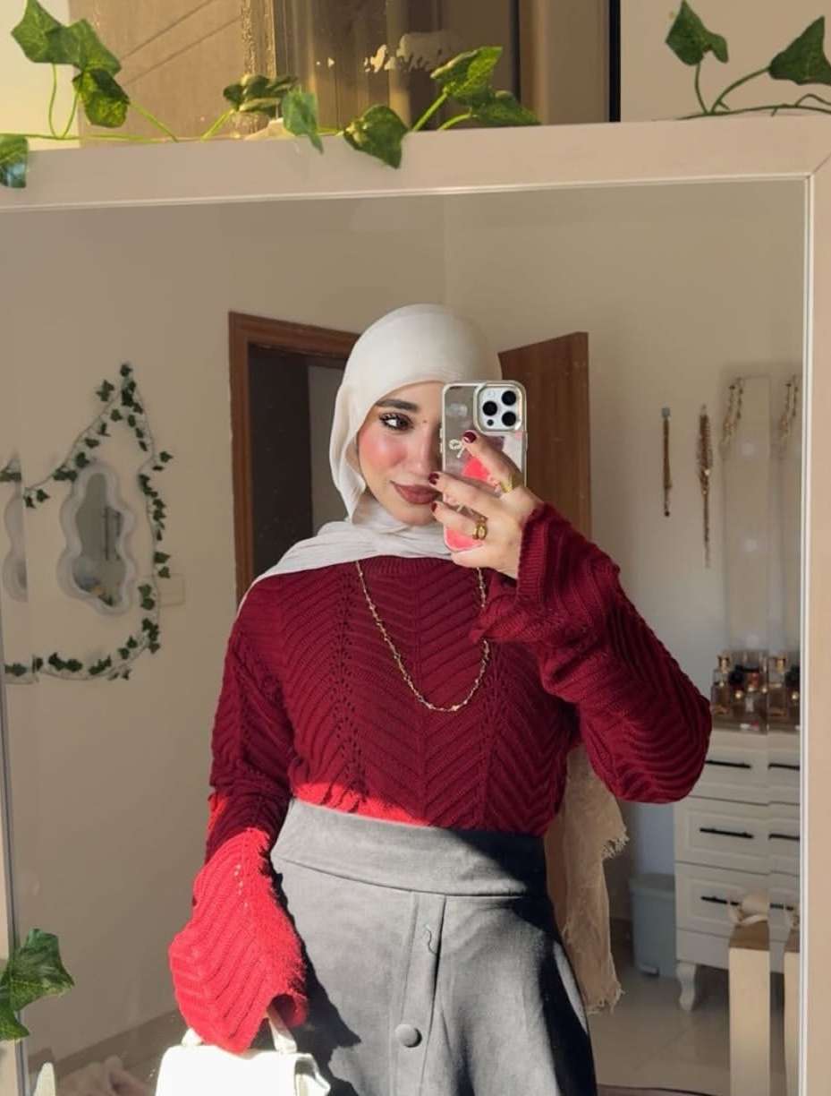 سويتر سلسال عنابي