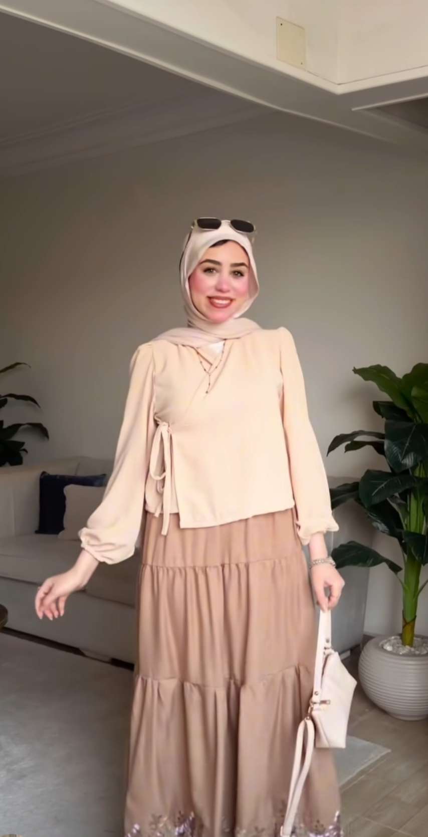 تنورة كتان مطرزة "كافيه"