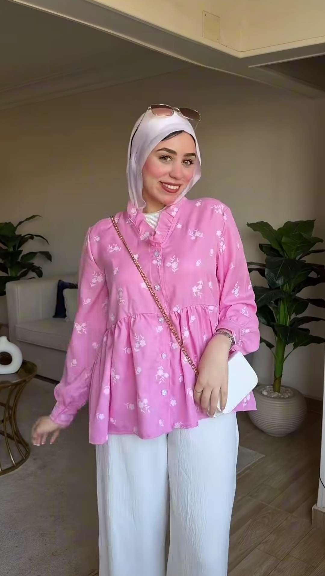 بلوزة زهرية وردية