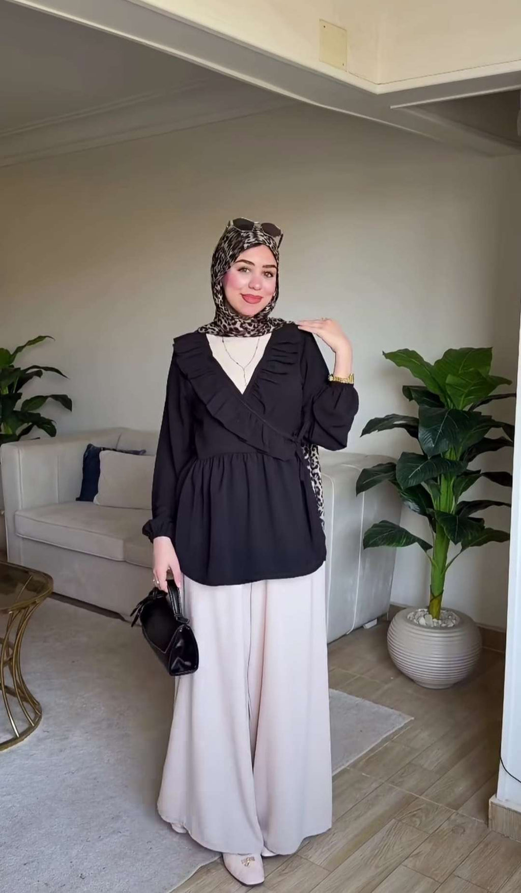 بلوزة لف سوداء