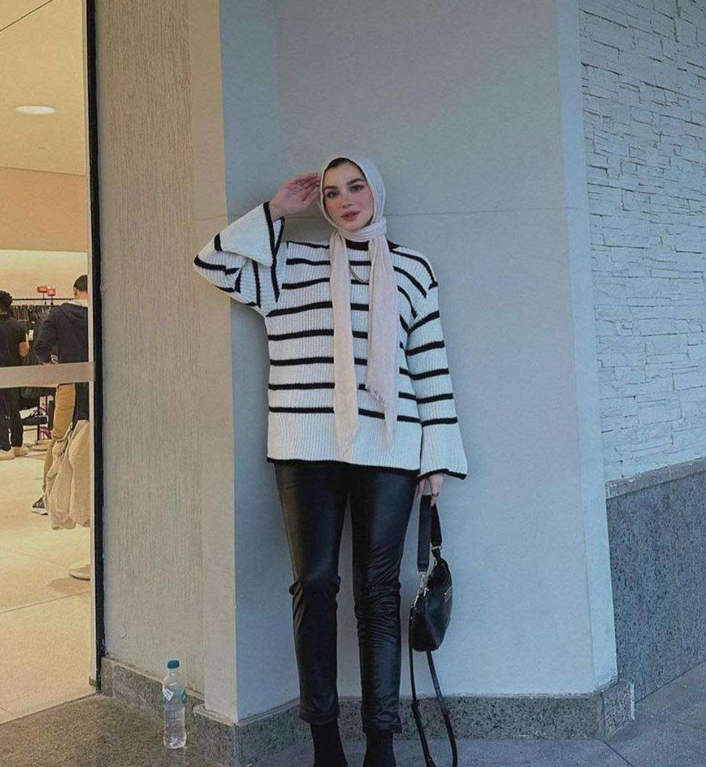 White Striped Pullover With Wide Sleeves.