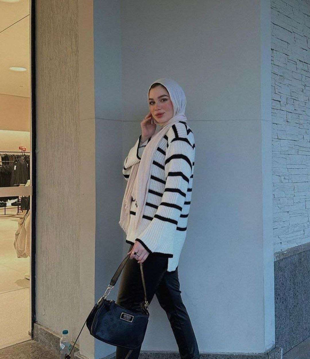 White Striped Pullover With Wide Sleeves.