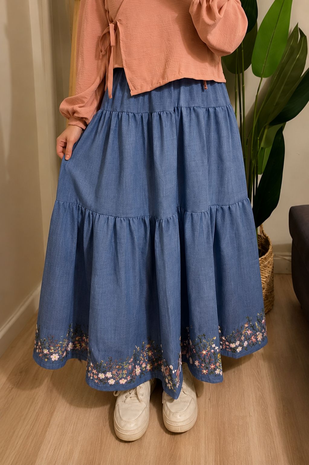 Petroleum Embroidered linen skirt