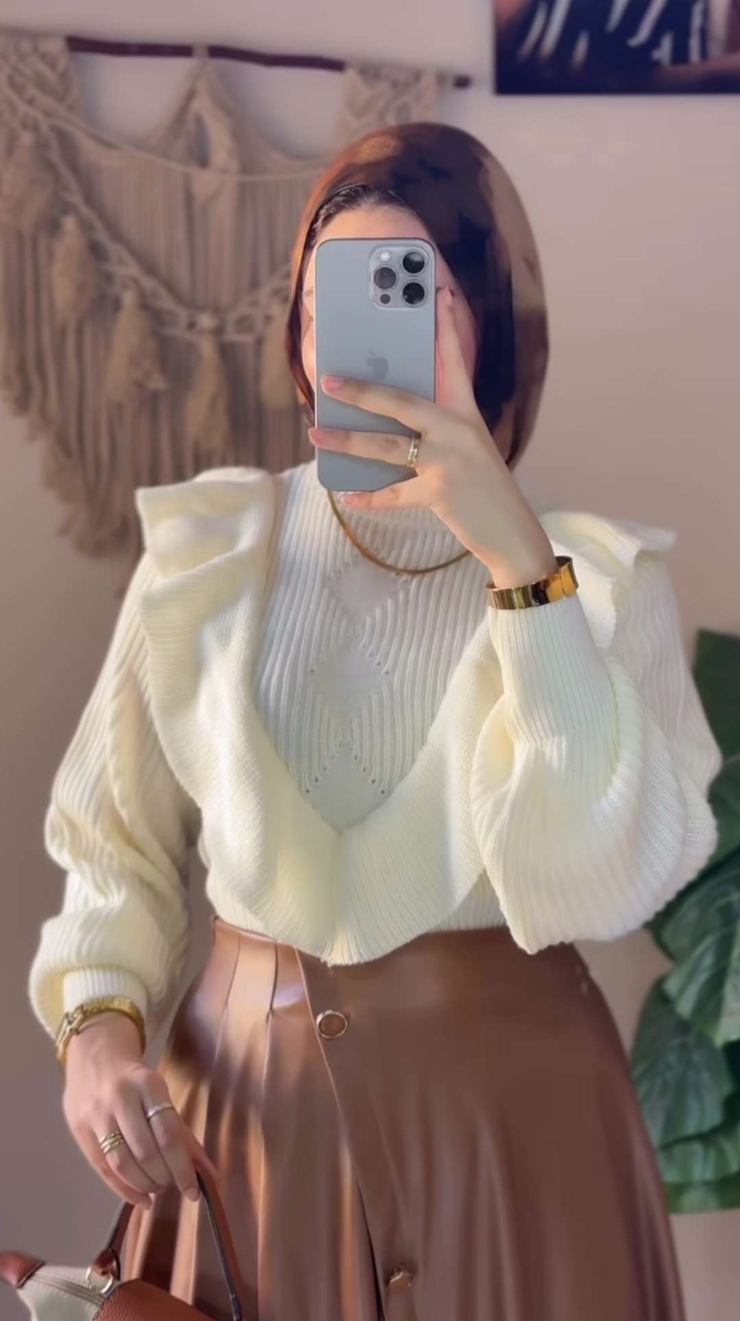 Off-white Ruffled V Pullover.