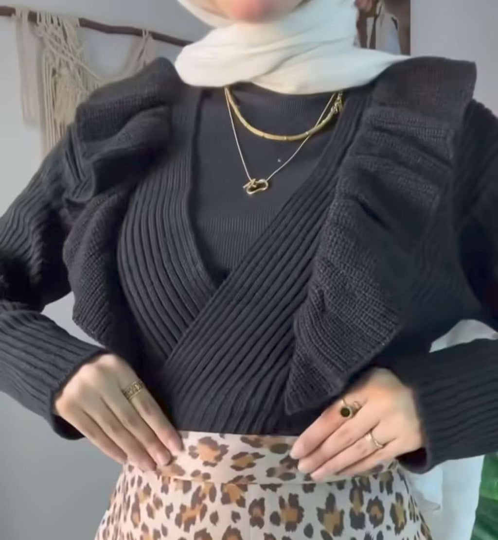 Black Ruffled knitted pullover